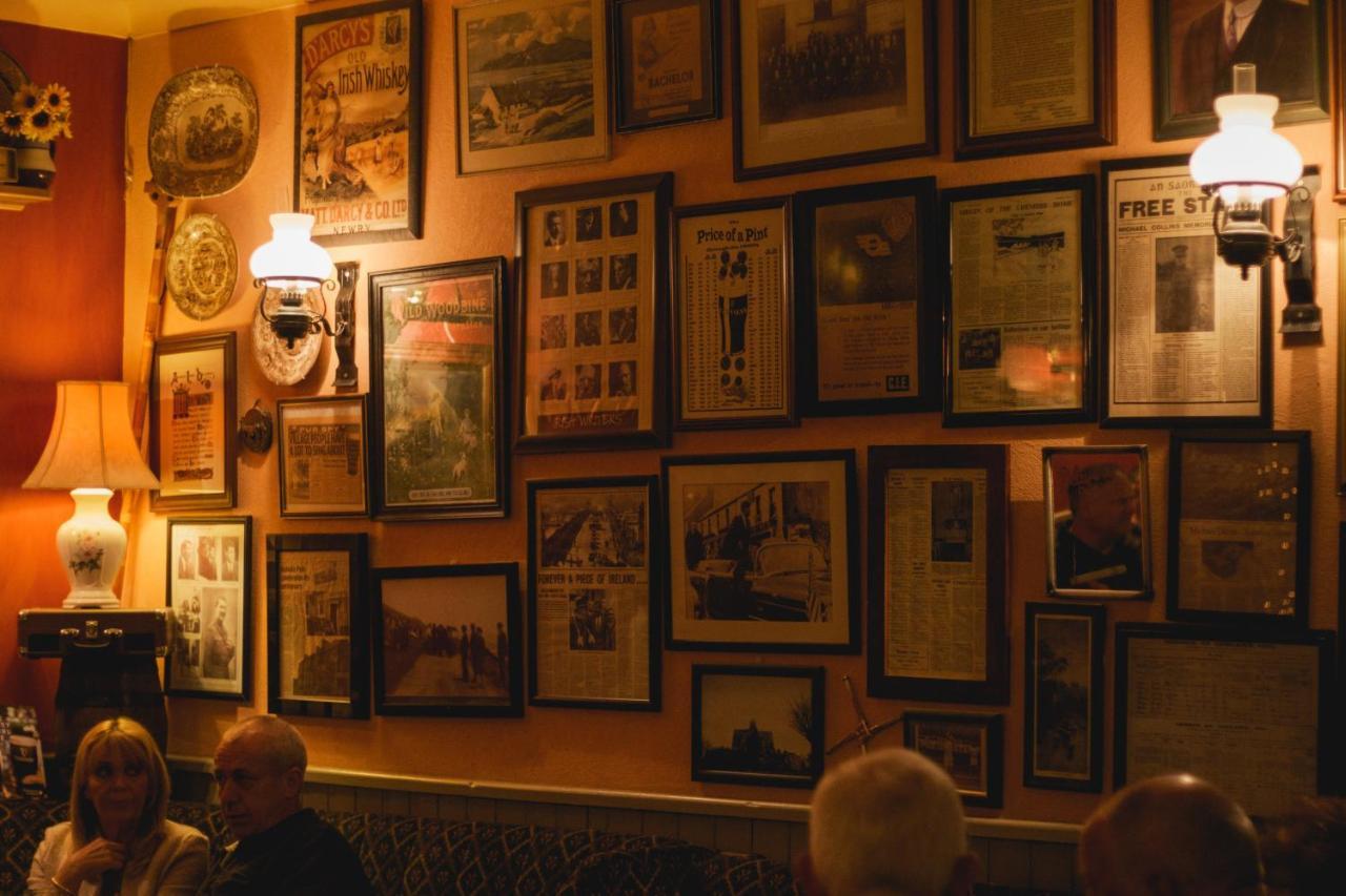 The Village Inn Bohola エクステリア 写真