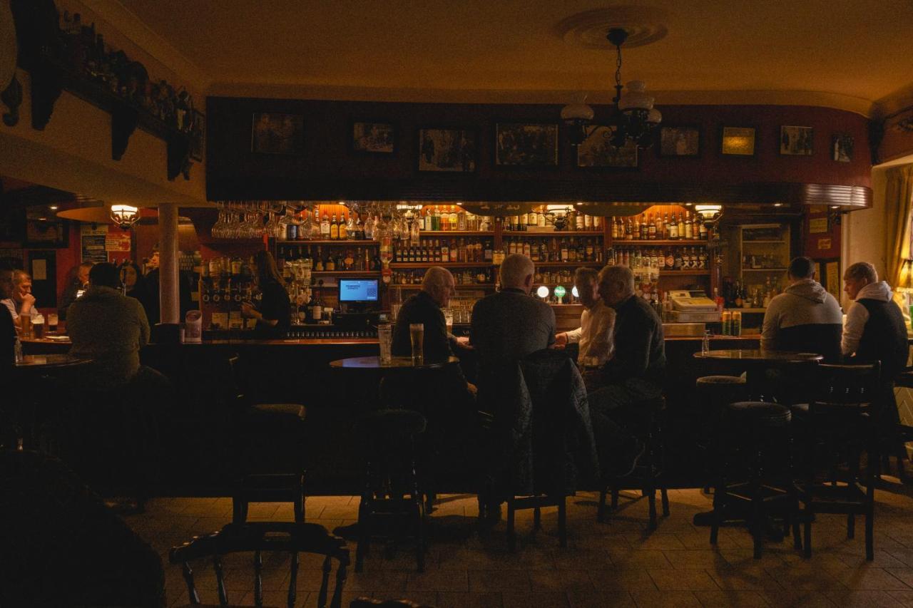 The Village Inn Bohola エクステリア 写真